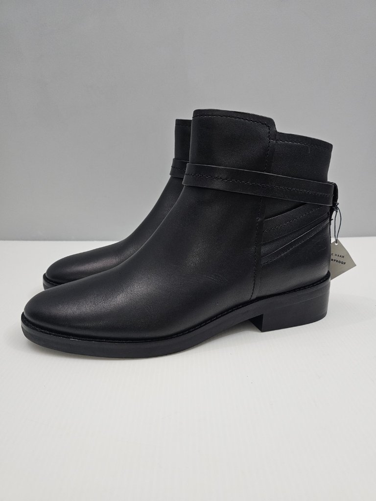 Cole Haan Rosalyn Waterproof Ankle Boot Womens 9.5 Black Leather Low Heel New